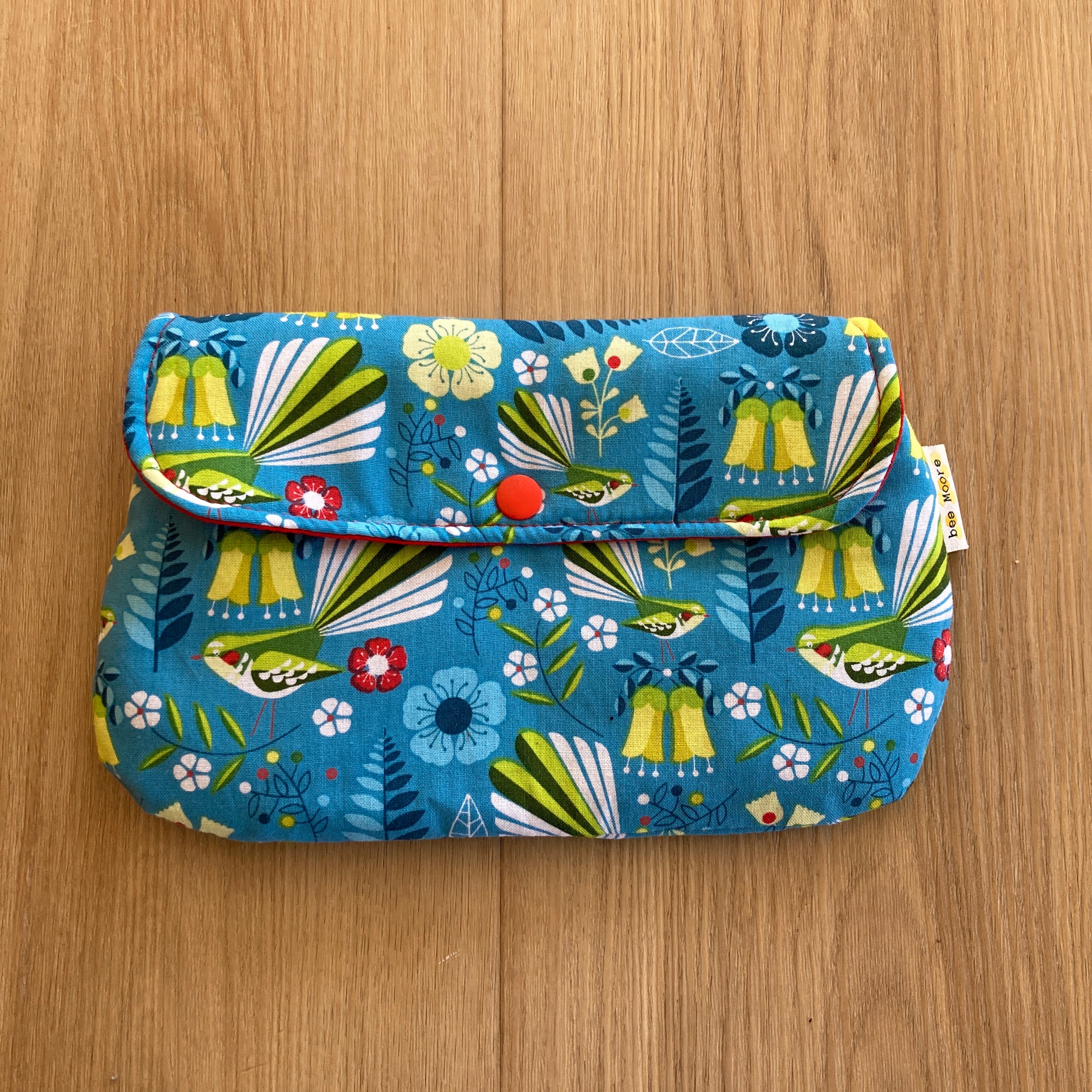 Fantail pouch