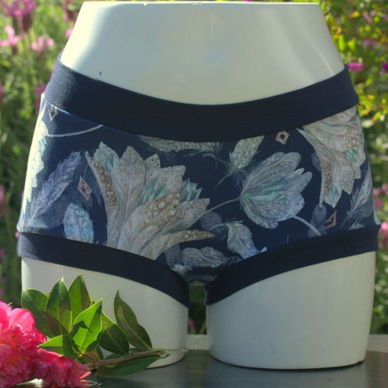 Blue Feathers, Boyleg undies