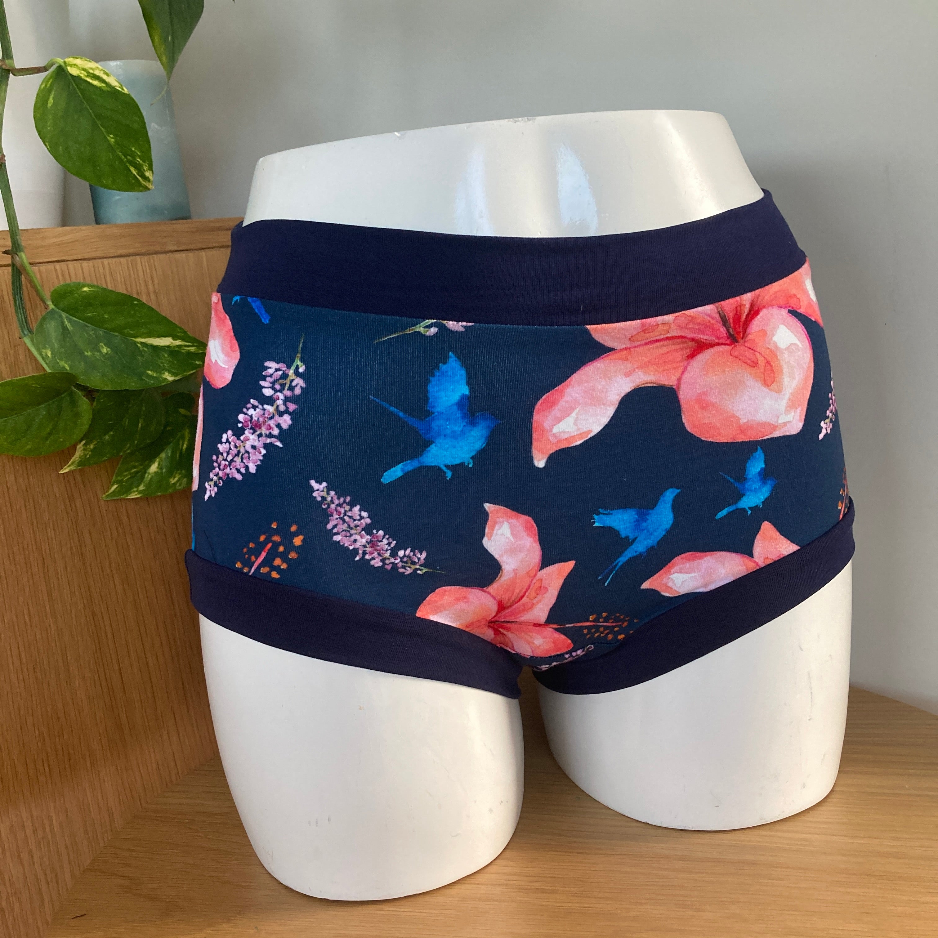 Hibiscus, Full Briefs